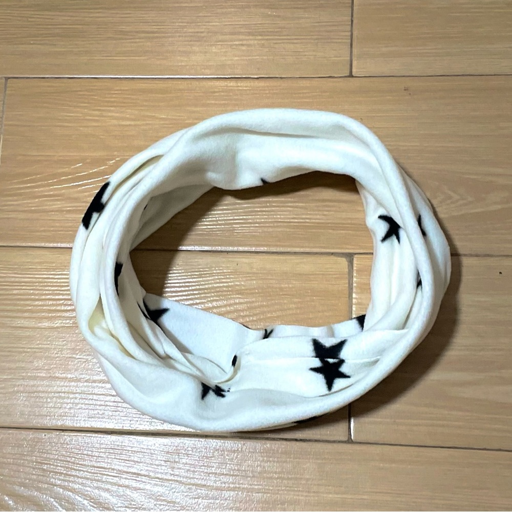 OLD NAVY WHITE STAR SCARF